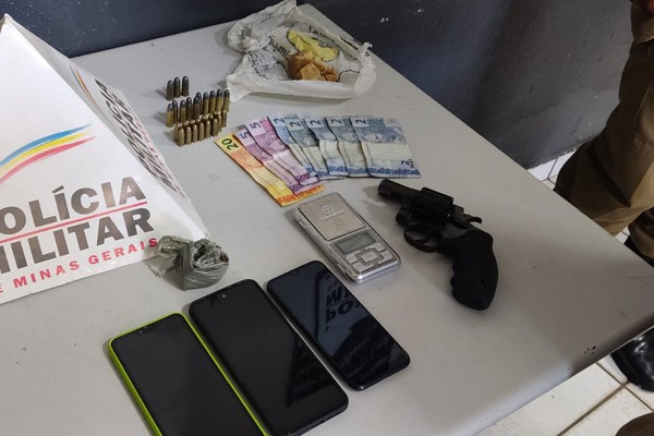 Após denúncia, casal é preso com drogas, arma de fogo e materiais ligados ao tráfico em Patos de Minas