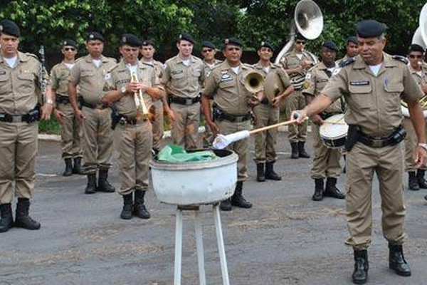 Polícia Militar faz homenagem ao Dia da Bandeira em solenidade no 15º BPM