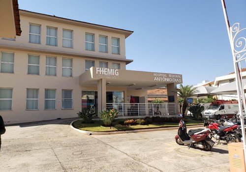Um caso envolvendo divergências no protocolo de atendimento entre unidades de saúde em Patos de Minas mobilizou a Polícia Militar na madrugada desta quinta-feira (09). Uma garota de 11 anos, que é pessoa com necessidades especiais e sofreu um deslocamento