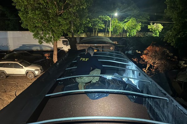 PRF apreende mais de 1 tonelada de  maconha em carreta que transportava minério de ferro pela BR-262