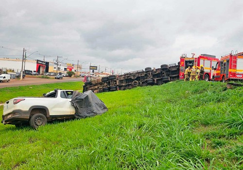 Motorista morre em grave acidente entre caminhão de bebidas e picape na BR 365, em Patos de Minas