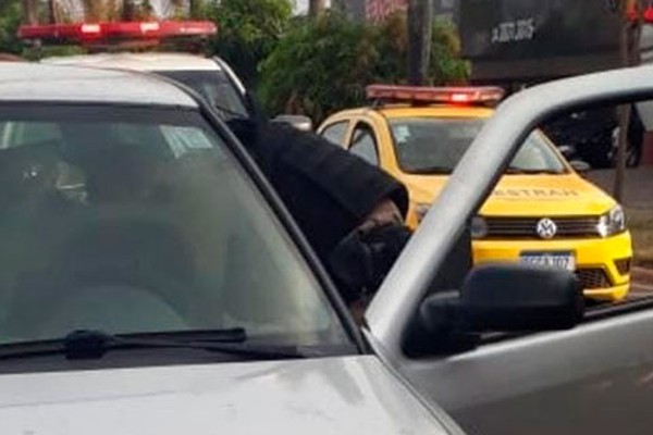 Foragida da justiça é presa em Patrocínio após pegar carona em carro furtado