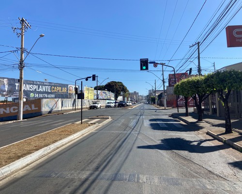Conversões à esquerda serão proibidas em três cruzamentos da rua Major Gote a partir desta sexta