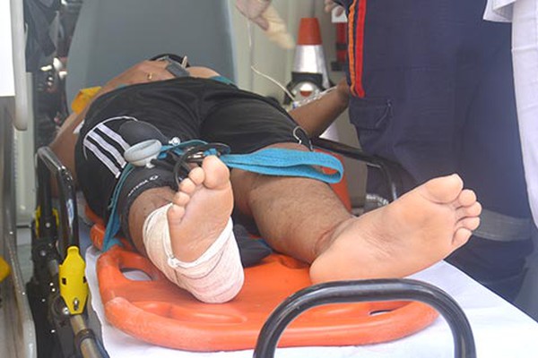 Motociclista é levado para o Hospital com ferimentos graves após acidente na Major Gote