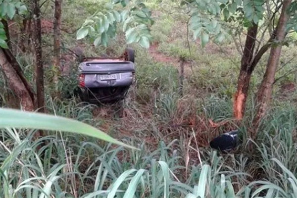 Motorista é encontrado morto após capotamento na MGC354, no município de Vazante 