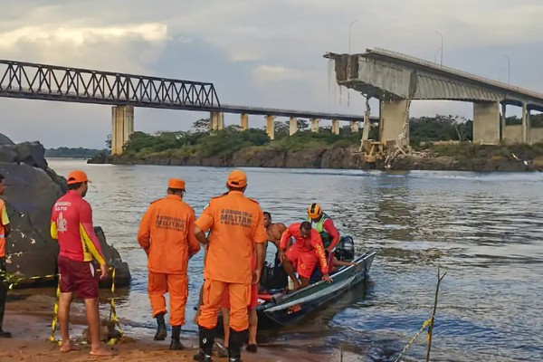 Chega a seis número de corpos resgatados de queda de ponte no Maranhão