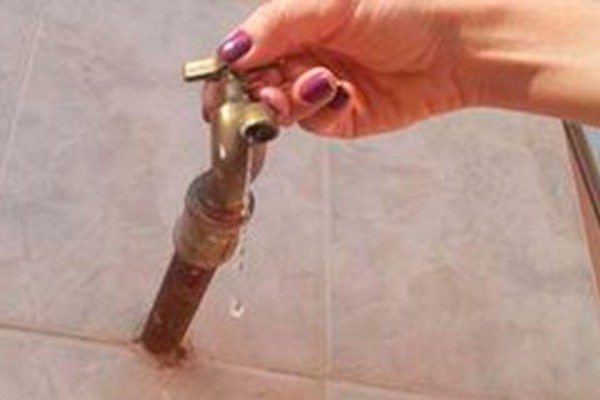 Moradores em Patos de Minas sofrem com falta d’água por mais de 24 horas