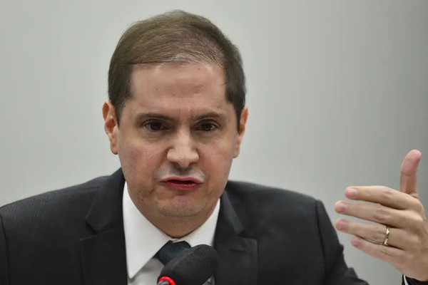 Ex-AGU confirma ao Supremo consulta de Bolsonaro para reverter urnas