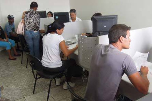 Eleitores lotam o Cartório de Patos de Minas para acertar contas com a Justiça Eleitoral