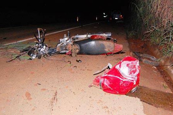 Motociclista de 17 anos morre depois de bater de frente com carro na BR 354
