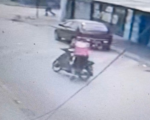 Homem é preso após dupla ser flagrada por câmeras furtando moto com chave na ignição