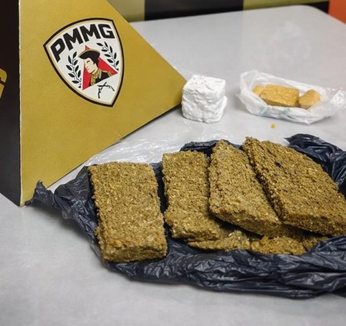 PM Rodoviária prende passageiro de ônibus na MG 188 com maconha, crack e cocaína, em Coromandel