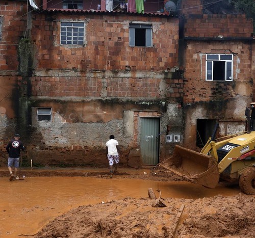 Inmet emite alerta de grande perigo para chuvas intensas em Minas