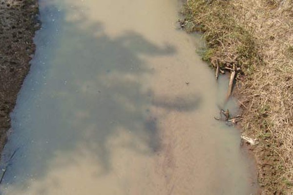 Poluição e seca no Rio Areado preocupam e deixam moradores do distrito em alerta