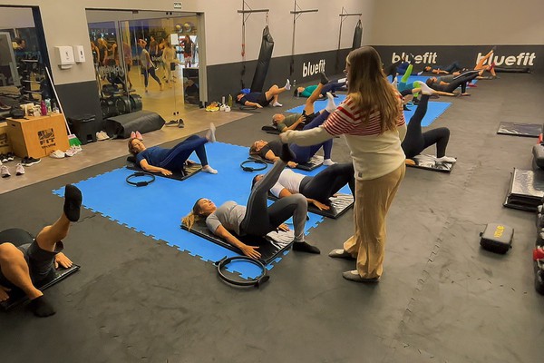 No mês da Mulher, academia de Patos de Minas se destaca com mais de 200 aulas coletivas e forte presença feminina