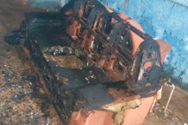 Homem é preso após agredir companheira e incendiar sofá dentro de casa em Patos de Minas