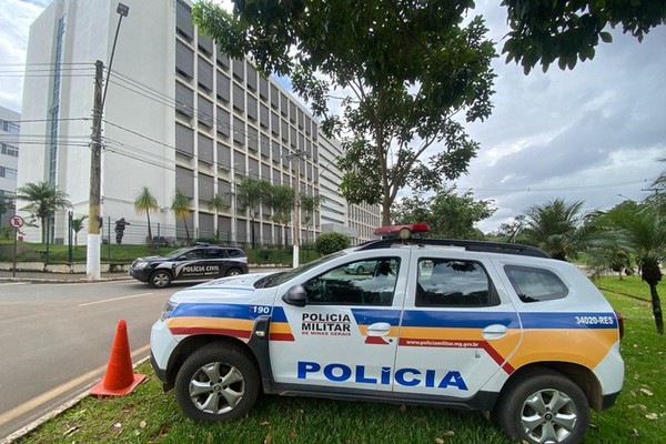 Mãe parte para cima de professora que chamou seus filhos de “esfomeados” e vai parar na Delegacia