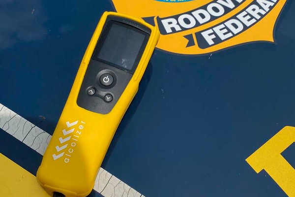 PRF vai usar etilômetro que detecta embriaguez pela fala do condutor na Operação Ano Novo