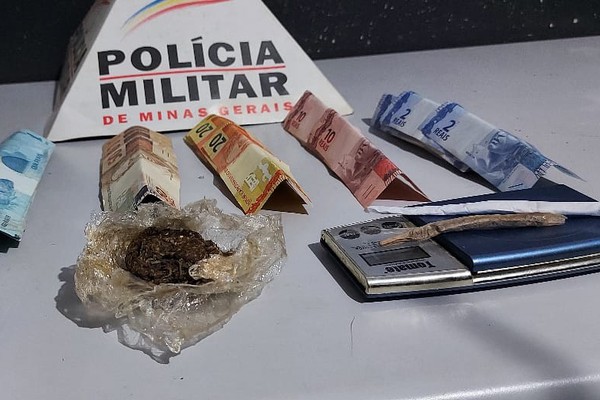 Idoso é preso com balanças, dinheiro e até droga escondida em embalagem de Kinder Ovo em Patos de Minas