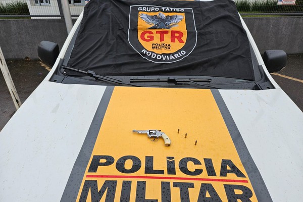 Motorista de 55 anos é preso com arma e munições em caminhonete na BR 352, em Patos de Minas