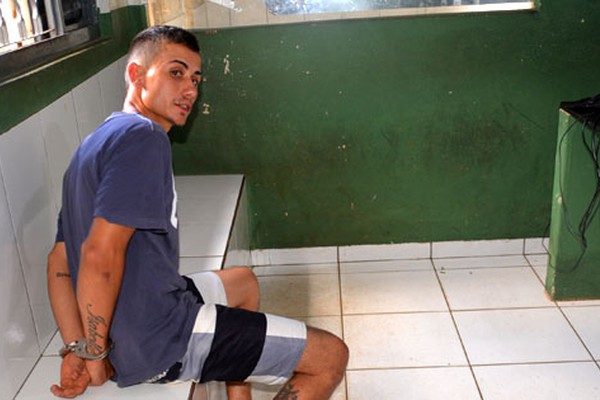 Polícia Militar prende jovem com três pés de maconha em Patos de Minas