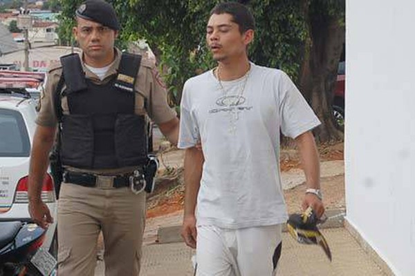 Jovem é preso com crack e maconha no bairro Santa Luzia
