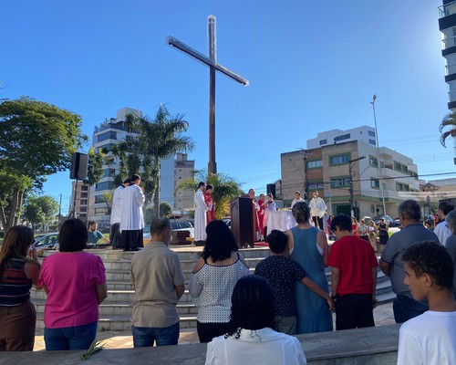 Celebração do Domingo de Ramos leva centenas de fiéis à Catedral de Santo Antônio