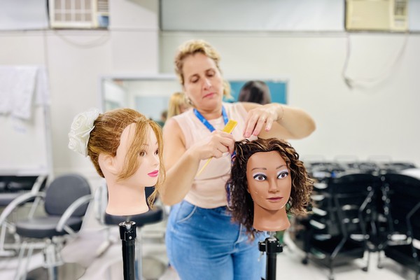 Senac Patos de Minas oferece cursos de beleza gratuitos