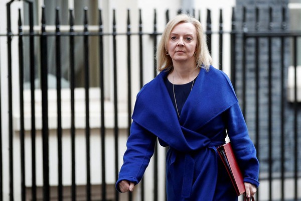 Primeira-ministra britânica deixa o cargo na próxima semana