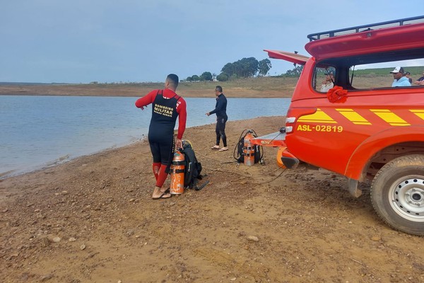 Bombeiros resgatam corpo de homem que se afogou após salvar filho e sobrinho de afogamento