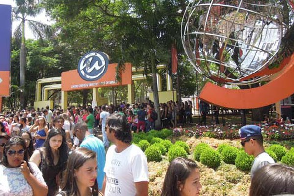 Cerca de 10 mil estudantes de 90 cidades lotam o Campus do Unipam no Observatório 2015