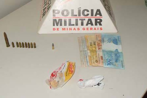 Polícia Militar encontra drogas, dinheiro e munições no distrito de Quintinos