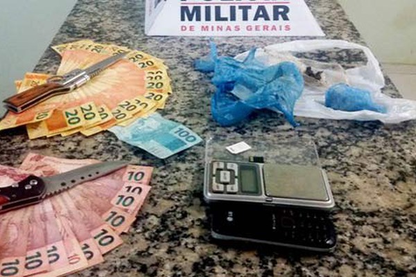 Homem de 40 anos é preso com drogas e dinheiro no bairro Andorinhas em Presidente Olegário