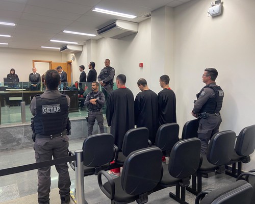 Trio que espancou e ateou fogo em homem por dívida de drogas é condenado a mais de 46 anos
