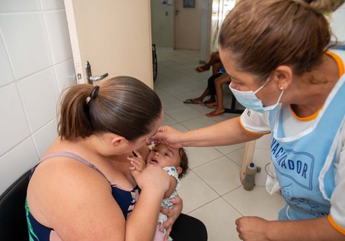 Crianças de 1 a 4 anos devem ser imunizadas contra a poliomielite até o dia 14 de junho
