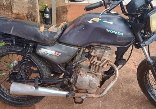 Homem com tornozeleira eletrônica é preso por receptação de moto com chassi adulterado em Patos de Minas
