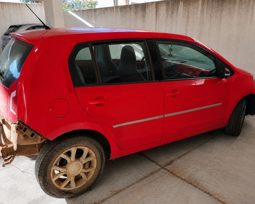 Motorista embriagado foge após bater em motoneta, atinge árvore e acaba preso em condomínio