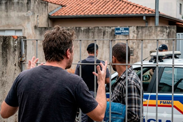 Homem pede ajuda, morador sensibilizado oferece calça e acaba ameaçado dentro de casa