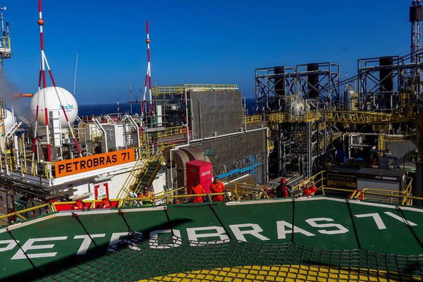 Brasil bate pela 1ª vez marca de 5 milhões de barris de petróleo e gás