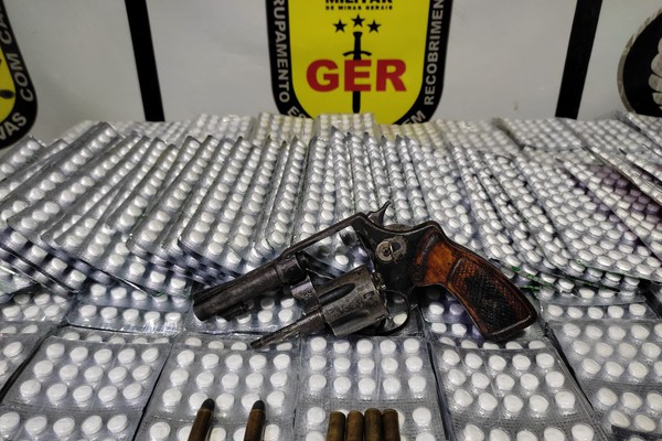 Após troca de tiros, Polícia Militar apreende mais de 180 mil comprimidos de anfetamina na BR 452
