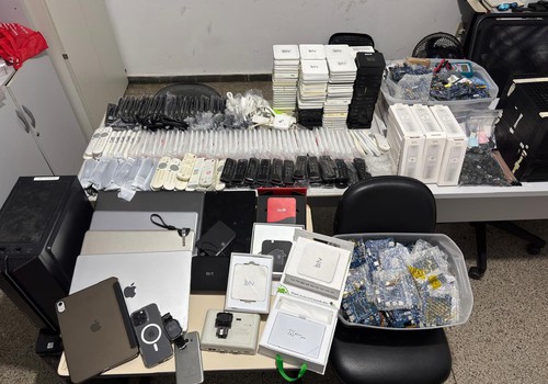 Operação da Polícia Civil contra a pirataria digital aprende milhares de peças de TV Box em Araxá