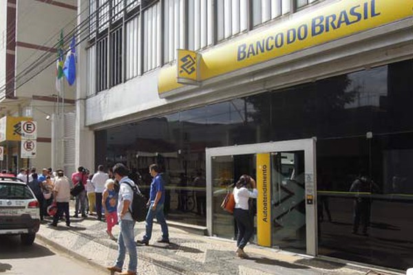 Após receberem salários atrasados, vigilantes bancários voltam ao trabalho em Patos de Minas
