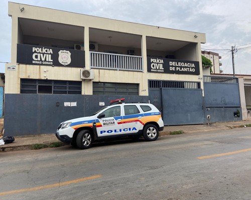 Pai e filho acabam na delegacia após ameaçarem de morte vizinho por ciúmes no Dia dos Pais