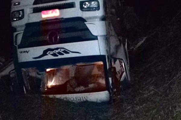 Pista molhada causa novo acidente na BR-354 próximo ao trevo de São Gotardo