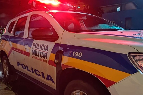 Homem agride jovem ao ser flagrado esvaziando o pneu do carro da ex-mulher