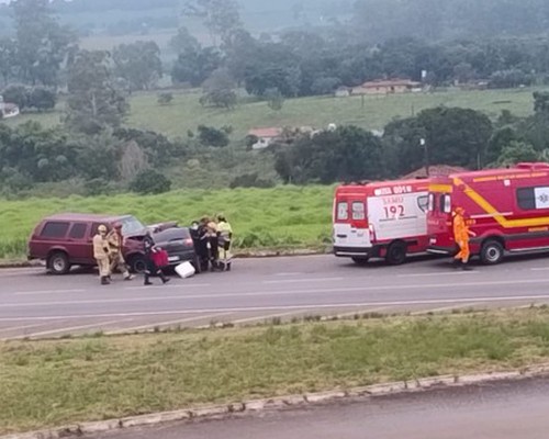 Acidente trágico na BR 365 deixa uma pessoa morta e outras duas gravemente feridas