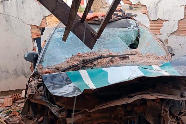 Vigilantes trocam tiros com ladrões, evitam furto em empresa no Planalto e sofrem acidente