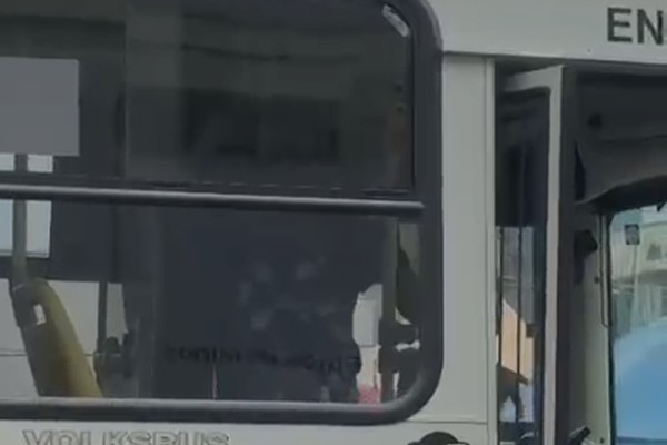 Passageiro ataca motorista da Pássaro Branco com socos e tapas e acaba preso; veja