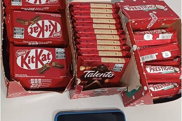 Homem é preso após furtar mais de 50 barras de chocolate de restaurante, em Patos de Minas