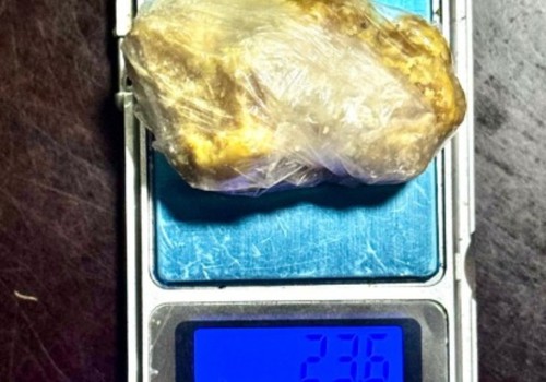 Suspeito de assaltar academia e levar mais de R$ 2 mil é preso com crack após ameaça e resistência